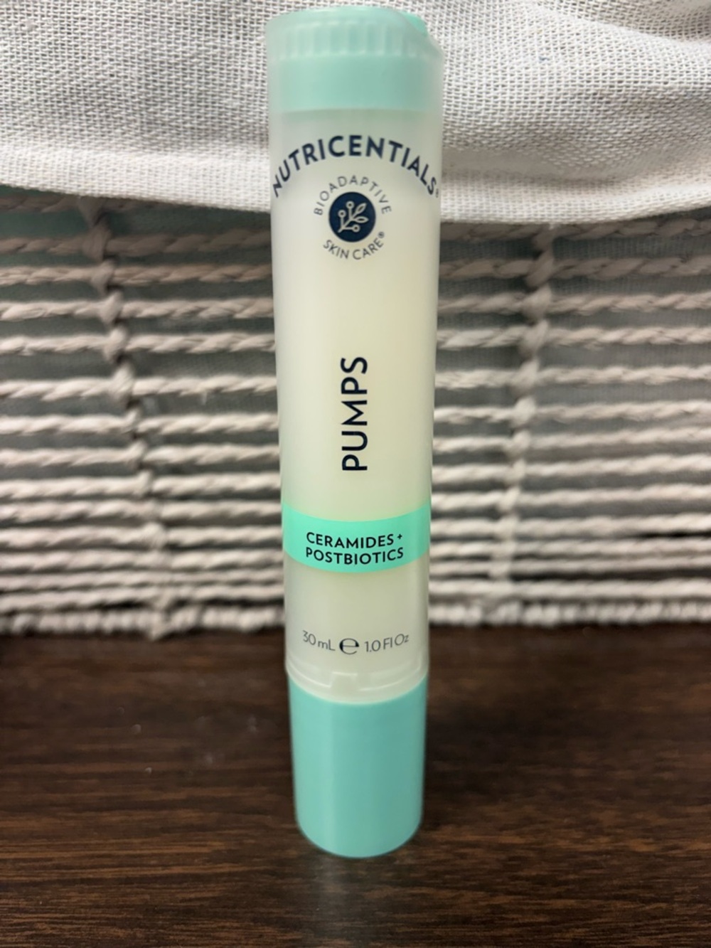Pumps Ceramides + Postbiotics Moisturizing Serum - Mint